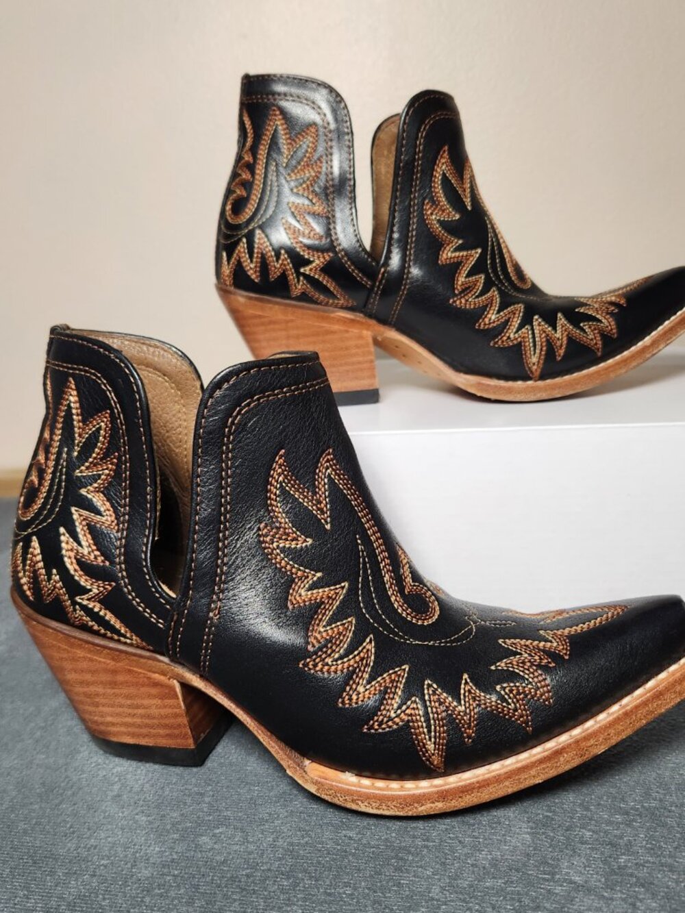 Ariat Dixon Brooklyn Ankle Bootie Womens 6 B Black Leather Embroidered X Toe ATS - Picture 3 of 15